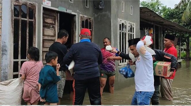 
 Lagi-lagi Relawan OK Faizal Bersama PDIP Sambangi Korban Banjir dan Berikan Bantuan