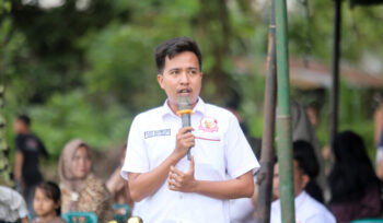 Ketua GMC Labura Aan Sianipar memberi kata sambutan dalam upacara Pembukaan GMC Labura Cup (Foto: Dika/Bundarantimes)