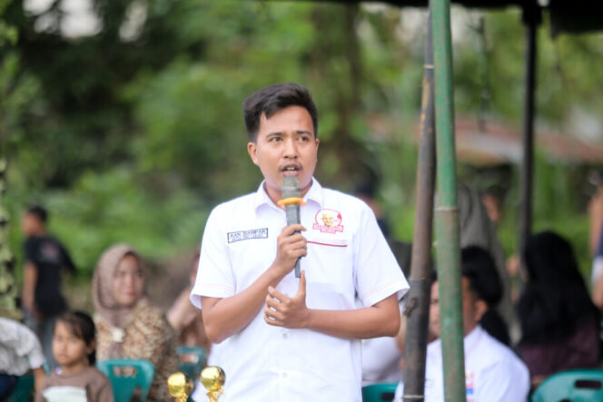 
 Ketua GMC Labura Aan Sianipar memberi kata sambutan dalam upacara Pembukaan GMC Labura Cup (Foto: Dika/Bundarantimes)