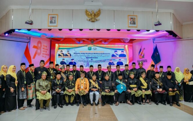 
 Mubes MABMI XI Dan Pelantikan PW MABMI Riau, Zahir : Kita Harus Jaga Adat Budaya