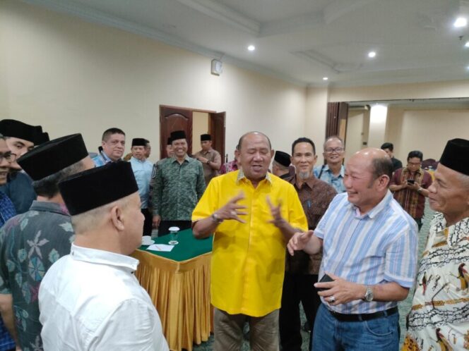 
 Penanggungjawab PB MABMI H.Syah Affandin,SH bersama Pengurus PB MABMI usai Rapat Pleno di Hotel Madani Jl.Sisingamangaraja Medan