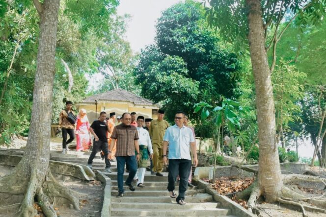 
 Didampingi Direktur RSUD, Pj. Bupati Berkunjung Ke Situs Sejarah Makam Kubah Batu Bara