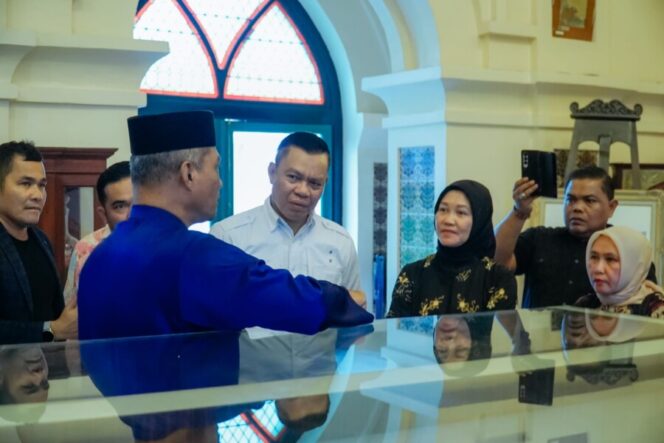 
 Pj. Bupati Nizhamul Kunjungi Istana Siak Sri Indrapura Kabupaten Siak