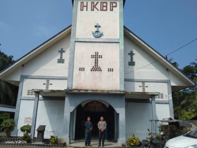 
 Cegah 3C, Polsek Indrapura Pengamanan Ibadah di Gereja HKBP Tanah Tinggi