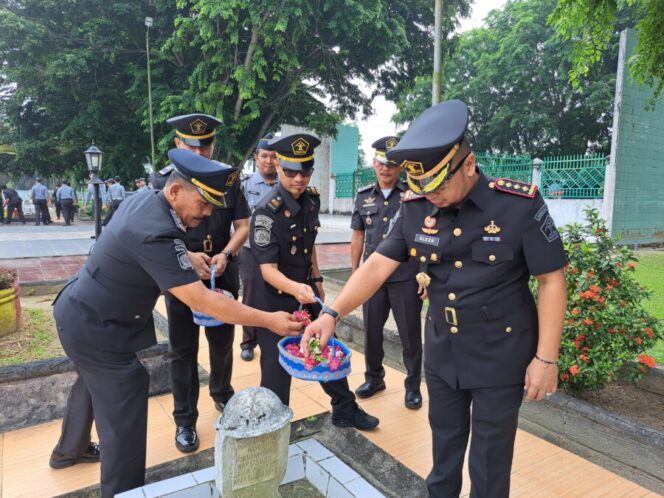 
 Peringati HBP ke – 60, Lapas Kelas IIA Labuhan Ruku Laksanakan Kegiatan Tabur Bunga