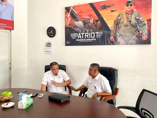 
 Syafrizal dan Hadi Suriono saling melemparkan pujian di Kantor DPC Gerindra Batu Bara.
