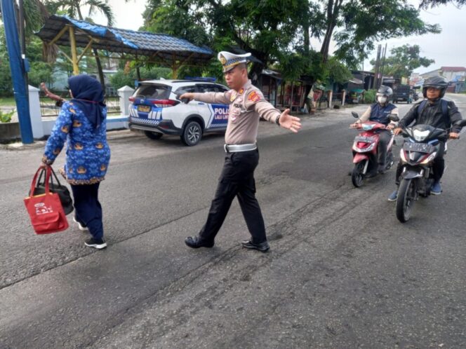 
 Ciptakan Kamseltibcarlantas, Satlantas Polres Batu Bara Lakukan Pengaturan Lalin