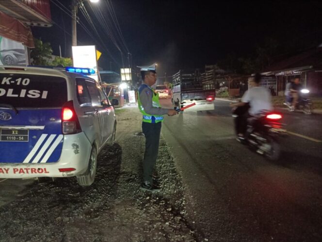 
 Satlantas Polres Batu Bara Patroli Blue Light di Tempat Rawan Laka Lantas