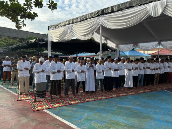 
 Lapas Kelas IIA Labuhan Ruku Gelar Sholat Idul Adha dan Sembelih Hewan Kurban