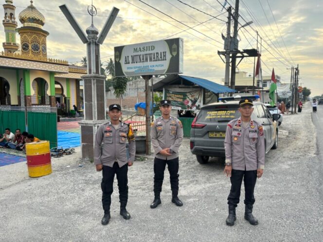 
 Idul Adha 1445 H, Polsek Indrapura Lakukan Pengamanan Masjid