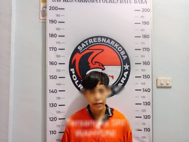 
 Cewek Tomboy Nekat Jual Narkoba Berakhir Nginap di Sel Polres Batu Bara