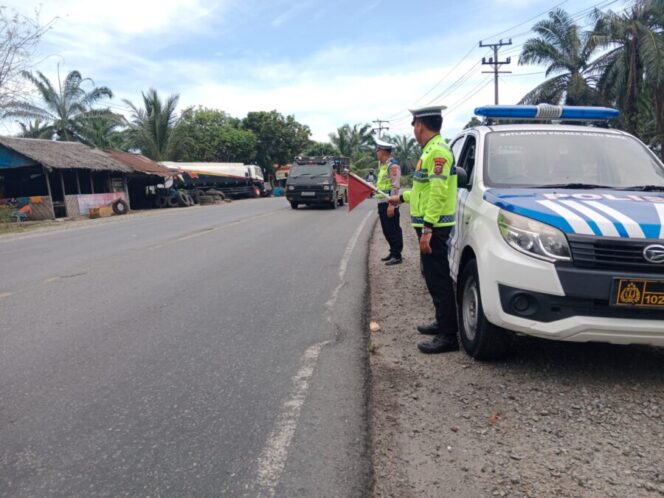 
 Cegah Kecelakaan Lalin, Personil Polres Batubara Laksanakan Strong Point 