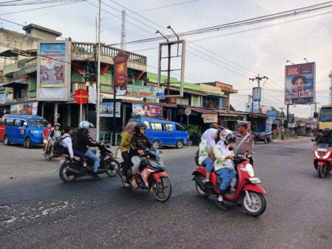 
 Cegah Kecelakaan Lalu Lintas, Personil Polres Batubara Laksanakan Strong Point 