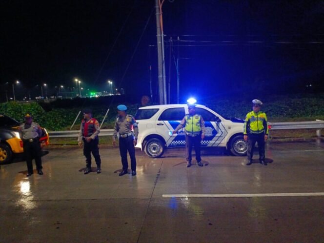 
 Satlantas Polres Batu Bara Patroli Blue Light di Lokasi Rawan Macet