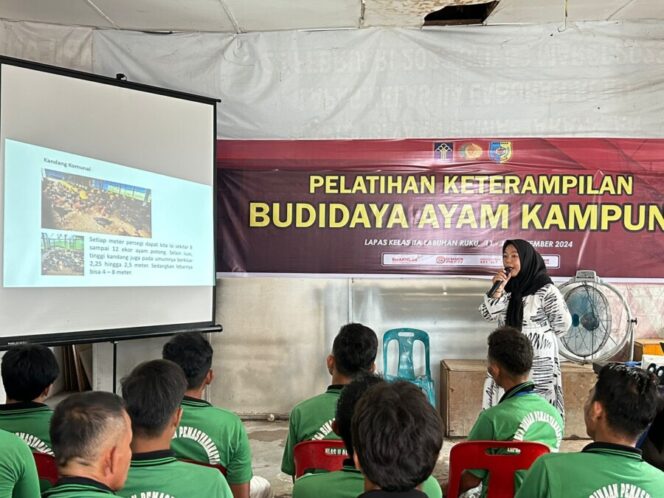 
 Gali Potensi Warga Binaan, Lapas Labuhan Ruku Gelar Pelatihan Budidaya Ayam Kampung