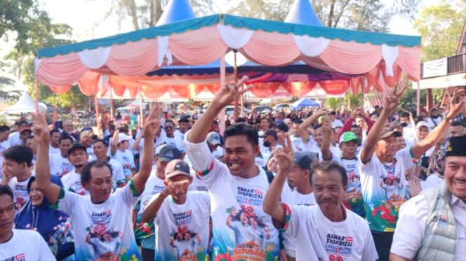 
 Baharuddin – Syafrizal Kukuhkan Tim, Ribuan Orang Tumpah Ruah di Pantai Sejarah