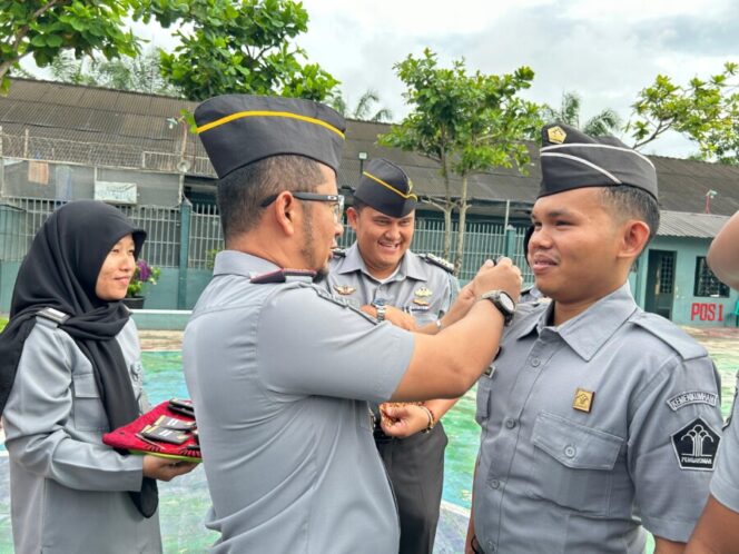 
 Lapas Labuhan Ruku Gelar Penyematan Tanda Kenaikan Pangkat Kepada 7 Pegawai