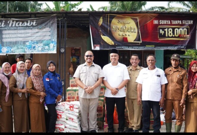 
 Pasca Banjir, Bupati dan Wabup Batu Bara Terpilih Salurkan Bantuan Kepada Warga Terdampak