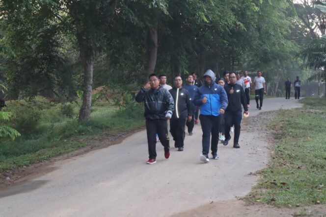 
 Program Sehat Dan Bugar, Kapolres Lakukan Olahraga Bersama Jajaran