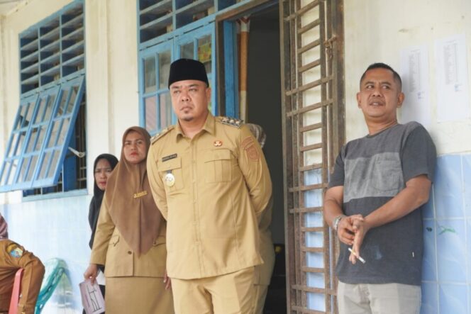 
 Nyaris Roboh! Siswa Belajar Dalam Ketakutan, Wabup Batubara: Kondisi Seperti Ini Tidak Boleh dibiarkan Lama