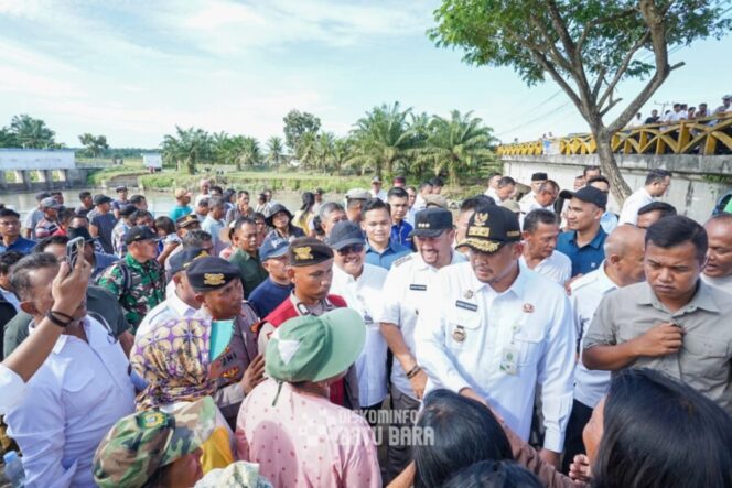 
 Irigasi di Batubara Nyaris Jebol, Dihadapan Petani Gubsu Janji Beri Solusi