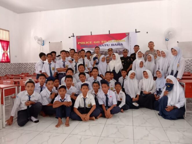 
 Jelang HUT Bhayangkara, Polres Batu Bara Gelar Program Police Goes To School