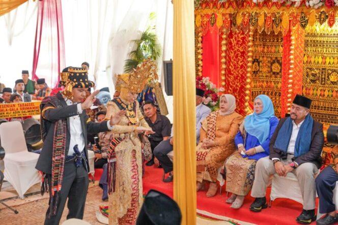 
 Pernikahan Putri Bupati Batu Bara Erat Dengan Adat Budaya di Zaman Modernisasi