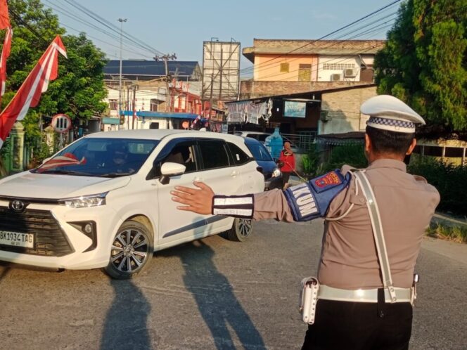 
 Tekan Angka Laka Lantas, Satlantas Polres Batubara Lakukan Pengaturan Lalin Dipagi Hari