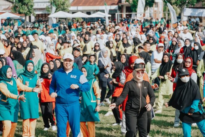 
 Bersma Wabup Batu Bara, Ribuan Masyarakat Antusias Ikuti Senam Feskibara