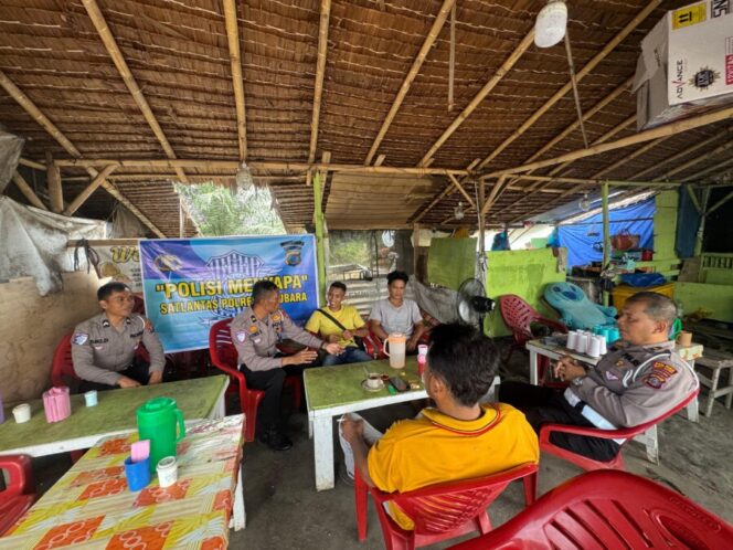 
 Sambil Ngopi, Satlantas Polres Batu Bara Edukasi Tertib Berlalu Lintas Dengan Sopir