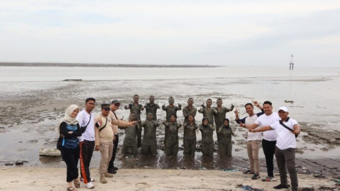 
 Tempah Fisik dan Mental, CPNS Lapas Labuhan Ruku Lintas Alam ke Pantai Belacan