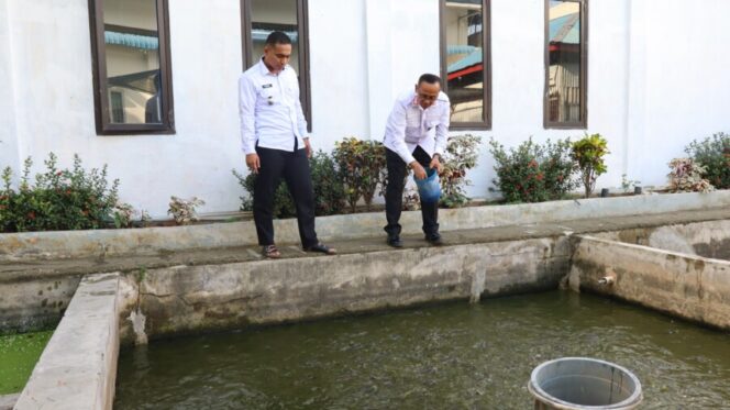 
 Lapas Labuhan Ruku Tebar 5.000 Bibit Lele untuk Dukung Ketahanan Pangan.