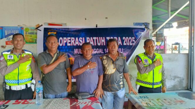 
 Satlantas Sosialisasi Patuh Toba ke Supir Angkot dan Betor
