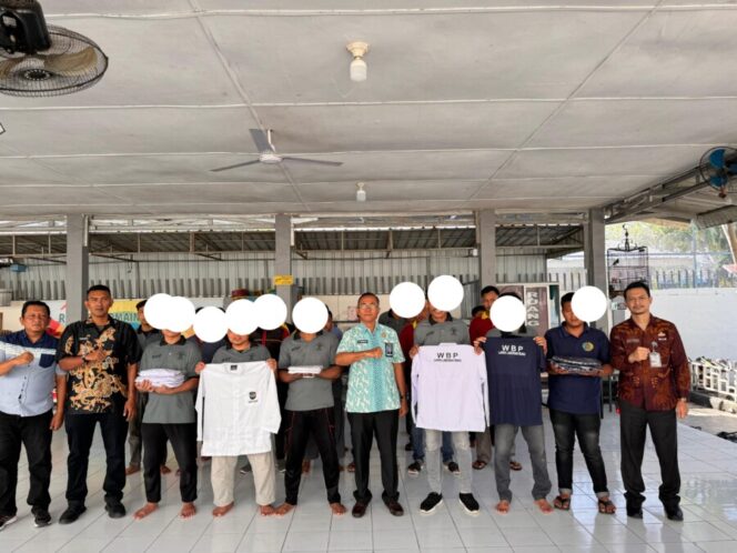 
 Lapas Labuhan Ruku Gelar Serah Terima Simbolis Baju WBP