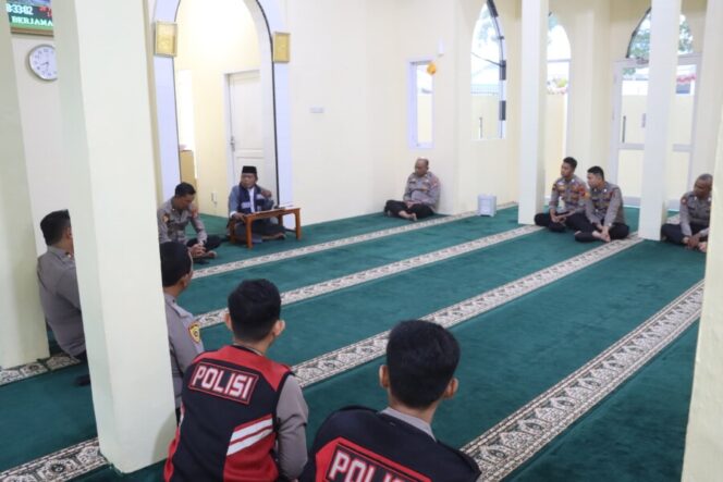 
 Polres Batu Bara Gelar Pembinaan Rohani dan Mental Bagi Personel