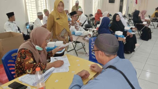 
 283 Calon Jemaah Haji dan Petugas Asal Batu Bara Ikuti Vaksin Meningitis