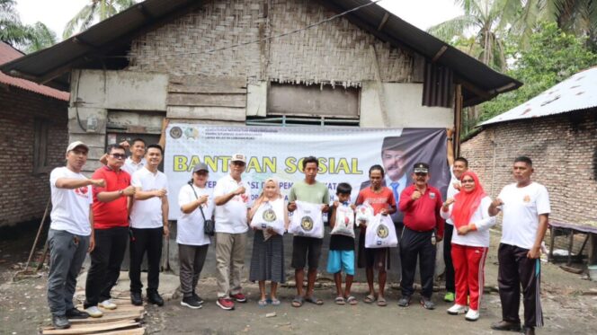 
 Lapas Labuhan Ruku Wujudkan Semangat Merdeka Lewat Pembagian Sembako