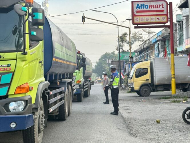 
 Sat Lantas Polres Batu Bara Gelar Gatur Pagi di Simpang Empat Lima Puluh