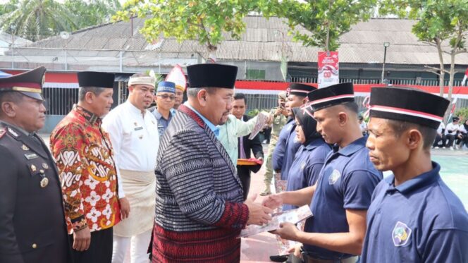 
 HUT RI ke-80: Lapas Labuhan Ruku Bebaskan 64 Warga Binaan Lewat Remisi Umum