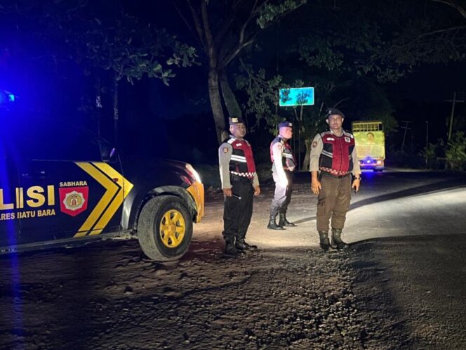 
 Polres Batu Bara Gelar Patroli Blue Light Presisi di Jalinsum, Situasi Aman Terkendali