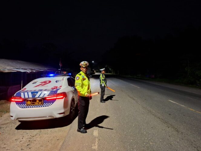 
 Polres Batu Bara Gelar Patroli Blue Light Antisipasi Gangguan Lalin