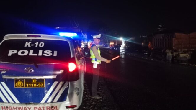 
 Satlantas Polres Batu Bara Gelar Patroli Blue Light, Wujudkan Keamanan dan Kelancaran Lalu Lintas