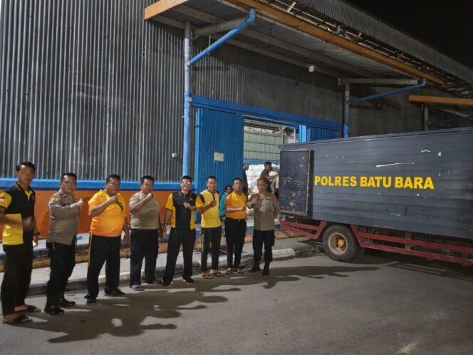 
 Polres Batu Bara Distribusikan 17,5 Ton Jagung ke Bulog Asahan