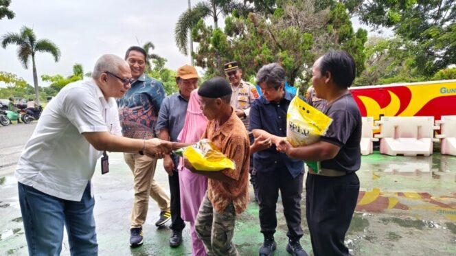 
 INALUM Bersama TNI-Polri Gelar Sembako Murah untuk Warga Sekitar