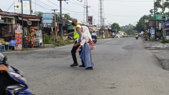 
 Operasi Simpatik Satlantas Polres Batu Bara, Jaga Kamseltibcar Sejak Pagi