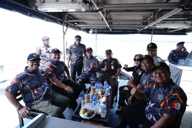 
 Kapolres Batu Bara Ikuti Olahraga Bersama dan Menembak di Mako Lanal Tanjung Balai Asahan