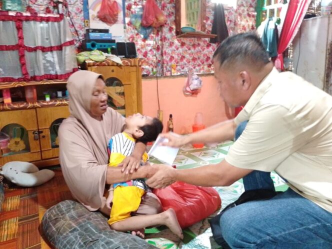 
 Sat Intelkam Berbagi Kasih untuk Warga Tanjung Tiram