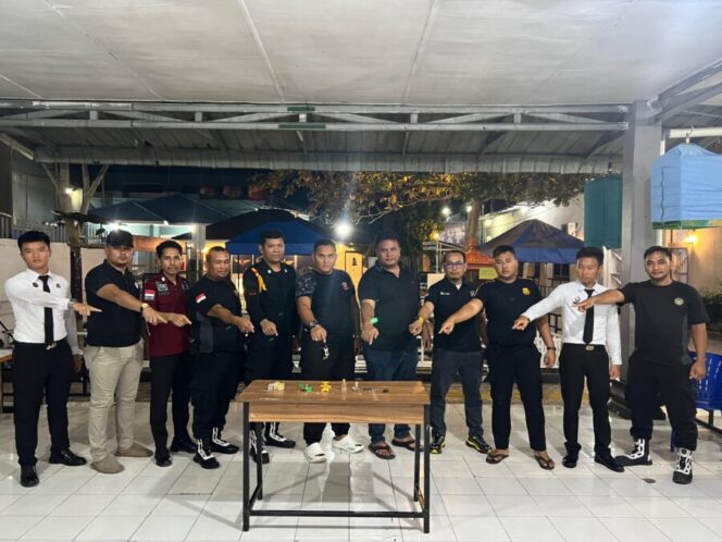 
 Jaga Stabilitas Keamanan, Petugas Lapas Labuhan Ruku Gelar Razia di Blok Safir