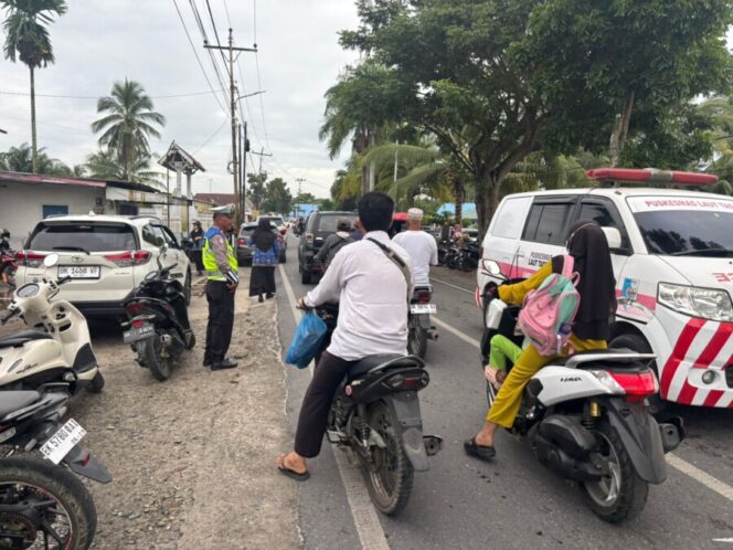 
 Sat Lantas Polres Batu Bara Laksanakan Pengaturan Lalin di Sejumlah Titik Jalinsum