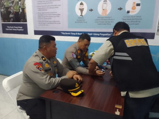 
 Satgas Dokkes Polres Batu Bara Gelar Pemeriksaan Kesehatan Personel Ops Zebra Toba 2025